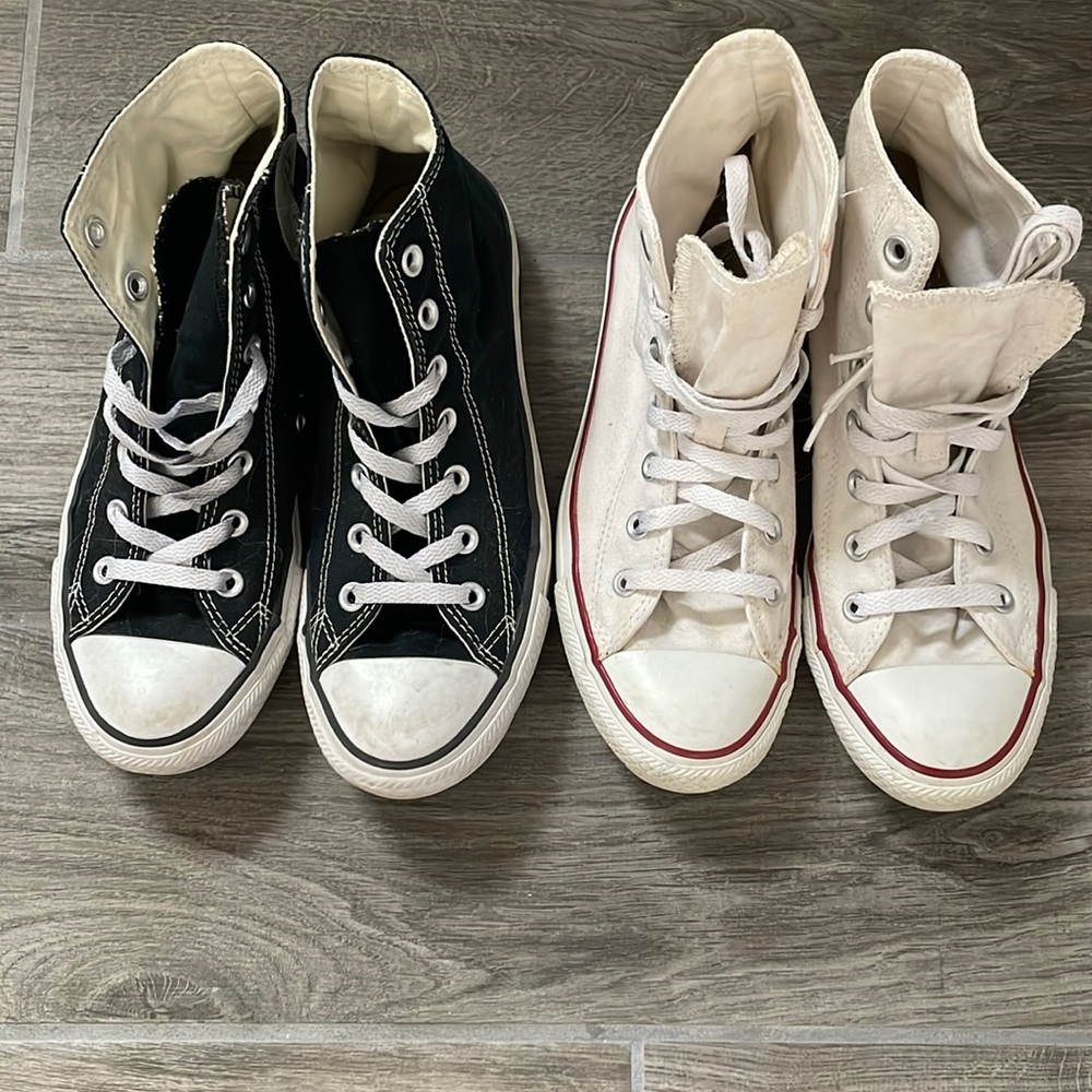 Converse All Stars Mens size 6, white & black 2pairs